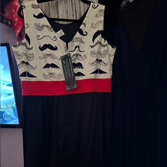 New with tags Hemet HEAD OVER WHEELS MUSTACHE DRESS in size XL - Picture 6 of 7